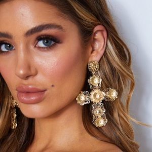 ❗️SOLD OUT White Fox  Dolce Cross Earrings